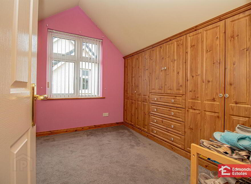 52 Tullymore Dale, Broughshane, Ballymena, BT43 7TD