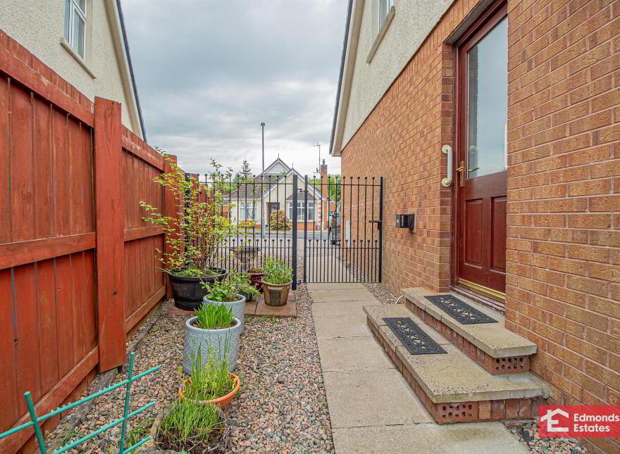 52 Tullymore Dale, Broughshane, Ballymena, BT43 7TD