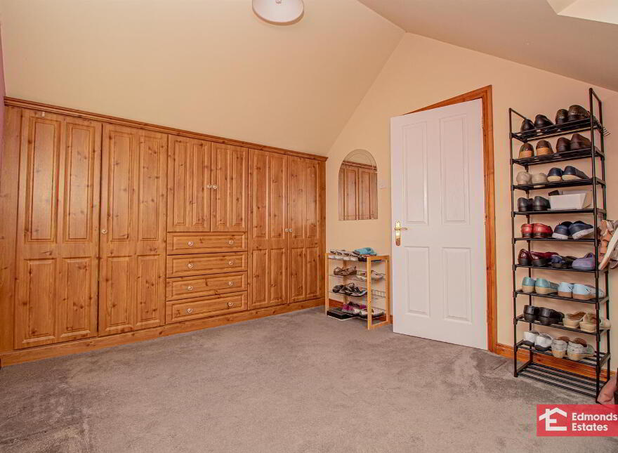 52 Tullymore Dale, Broughshane, Ballymena, BT43 7TD