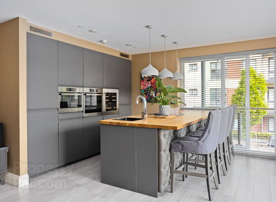 33 Hannah Square, St. Edmunds, Lucan, K78T328 photo