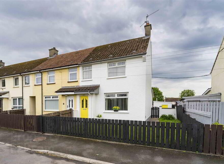11 Coronation Gardens, Lisburn, BT27 5RG photo