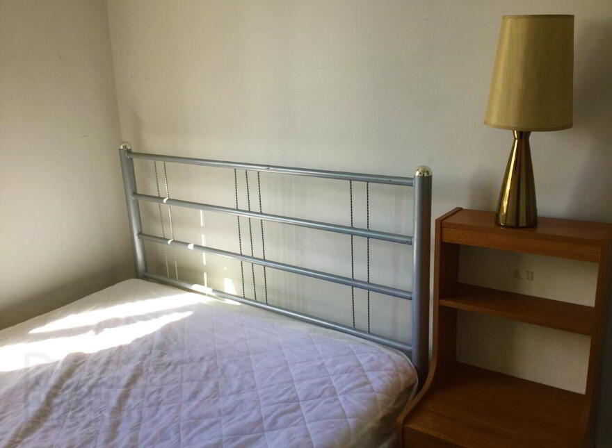 Room 2, 39 Donegal Avenue, Belfast, BT12 6LS photo
