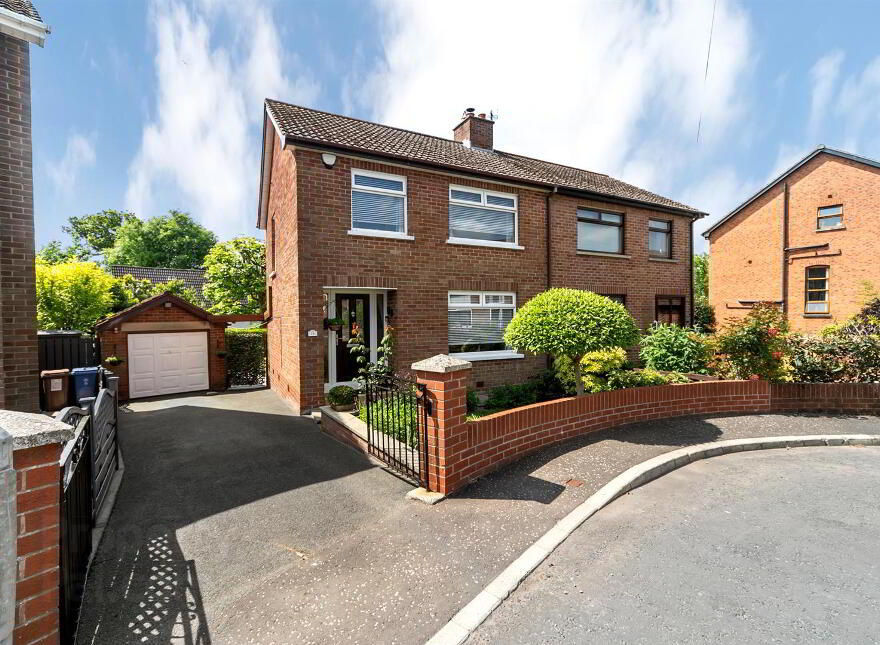 18 Ardvarna Crescent, Belfast, BT4 2GJ photo