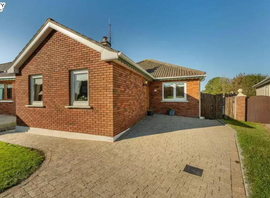 34 Rose Lawn, Ballinacurra, Midleton photo