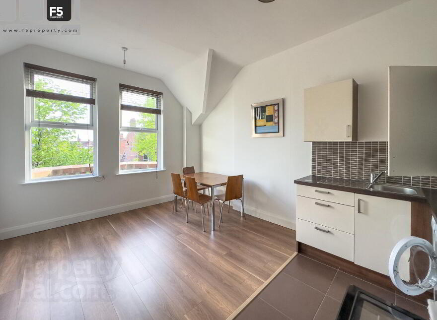 Apt 6, 41 Ulsterville Avenue, Lisburn Road, Belfast, BT9 7AS photo