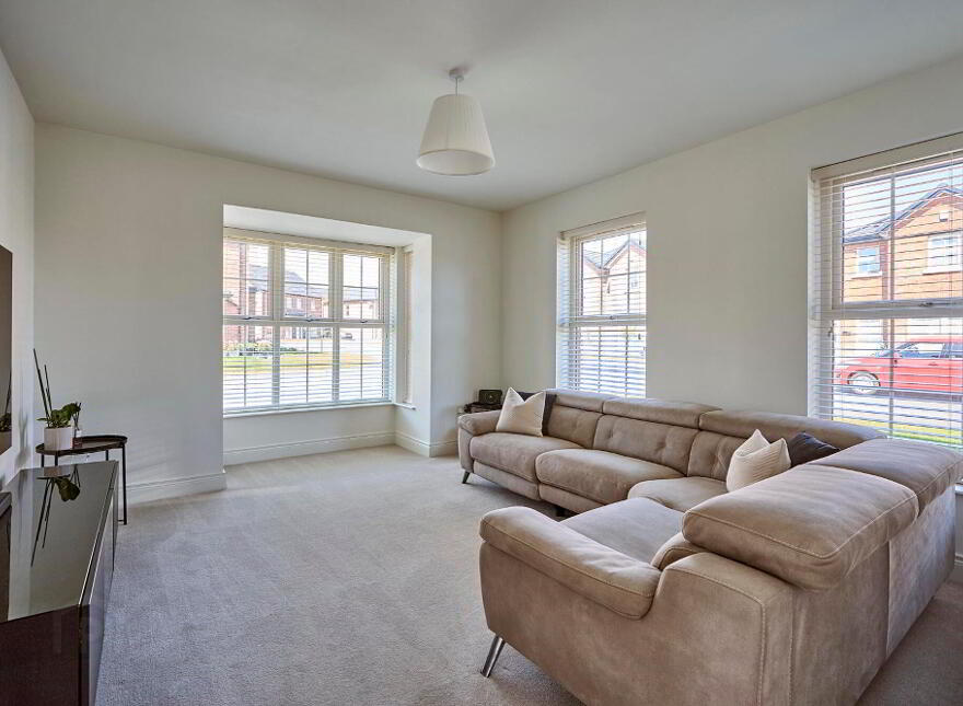 33 Helens Wood Crescent, Bangor, BT19 1FE