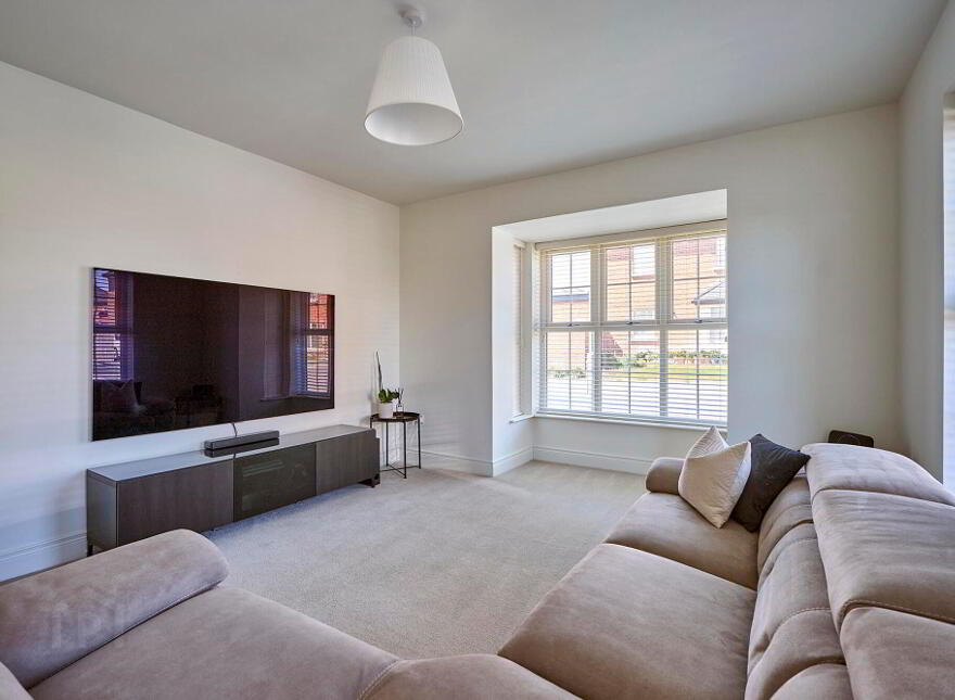 33 Helens Wood Crescent, Bangor, BT19 1FE