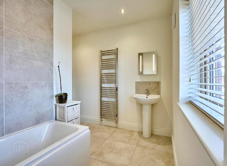 33 Helens Wood Crescent, Bangor, BT19 1FE