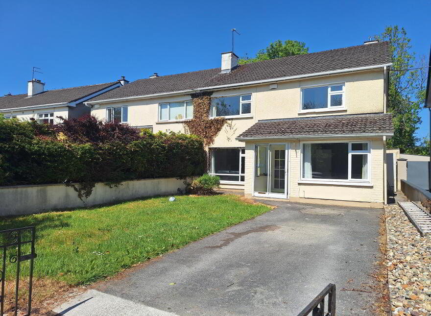Saint David, 14 Bloomfield Drive, Athlone, N37P224 photo