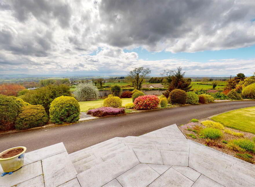 6 Whinney Hill, Lisburn, BT28 3UZ