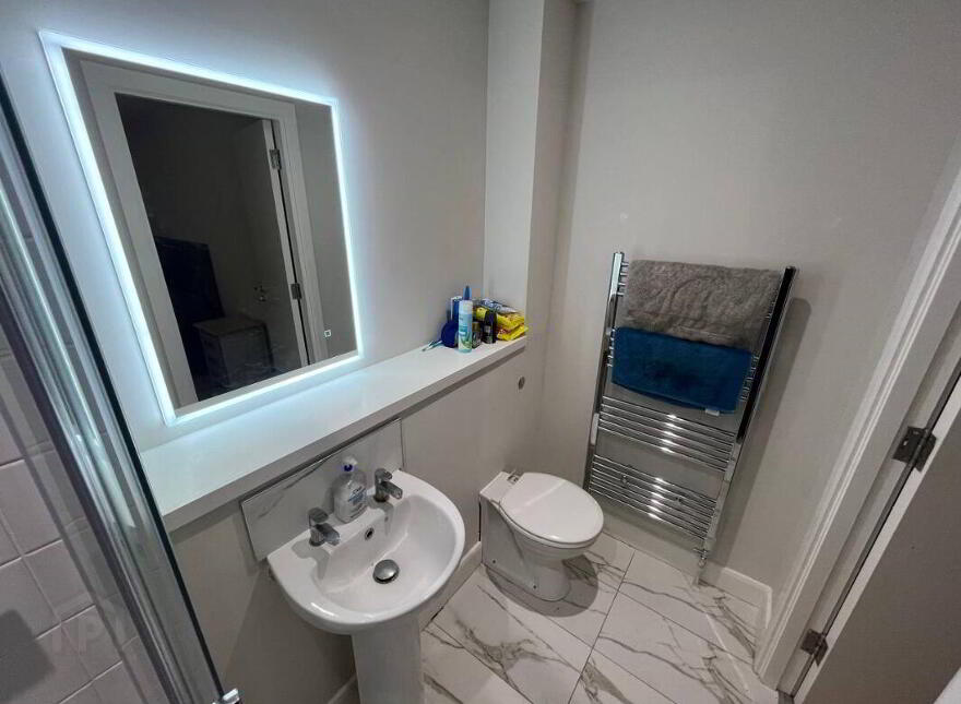 308 College Court Central, Belfast, BT1 6BF