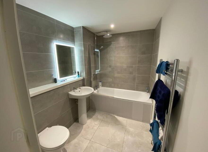 308 College Court Central, Belfast, BT1 6BF