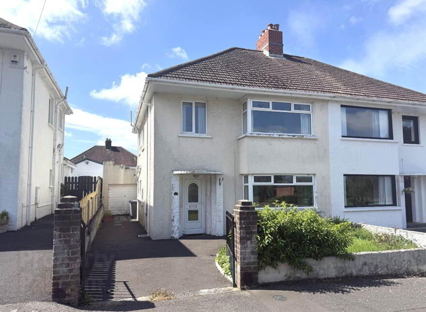 28 Stirling Avenue, Cregagh, Belfast, BT6 9LN photo
