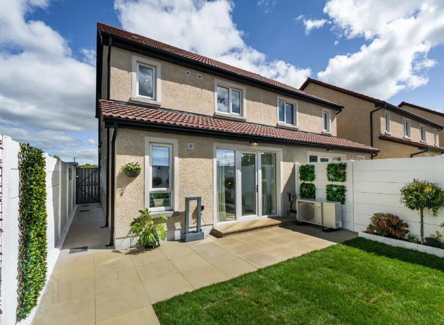 Gilson Avenue, Oldcastle