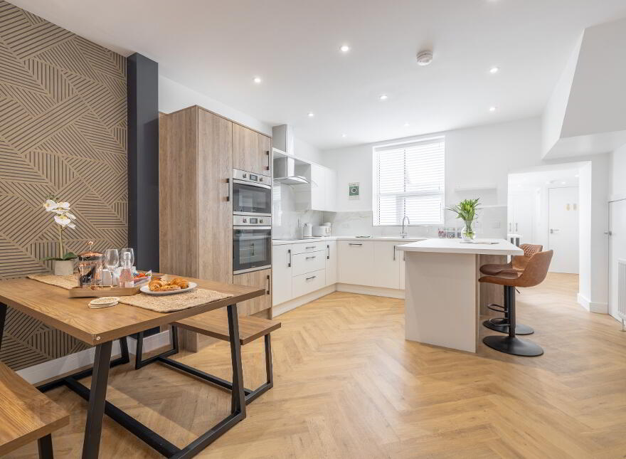 Albertbridge Road, Belfast, BT5 4PX