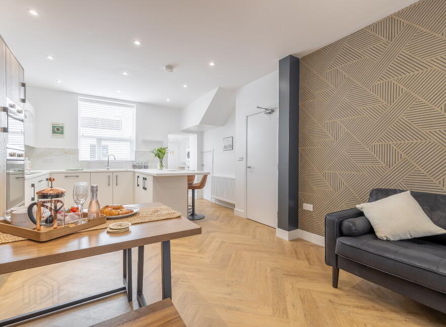 Albertbridge Road, Belfast, BT5 4PX