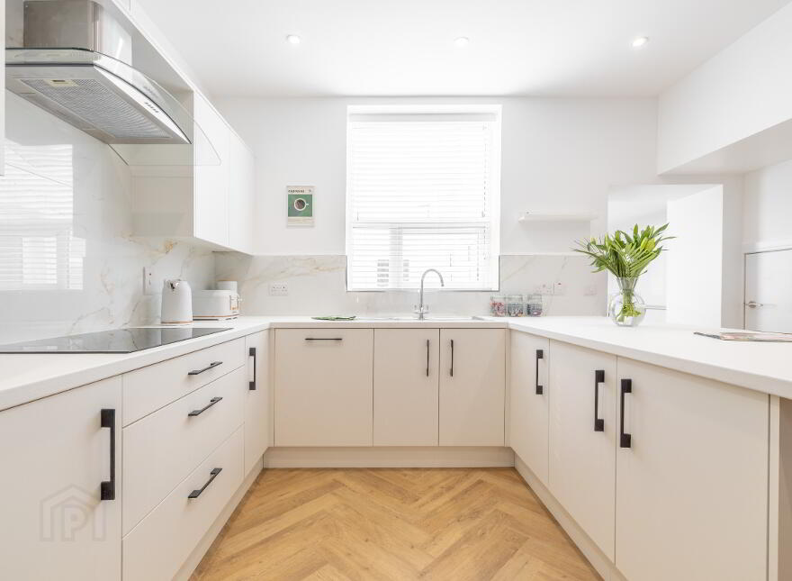 Albertbridge Road, Belfast, BT5 4PX