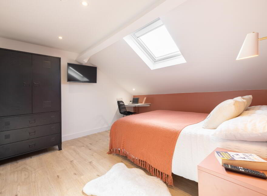 Albertbridge Road, Belfast, BT5 4PX