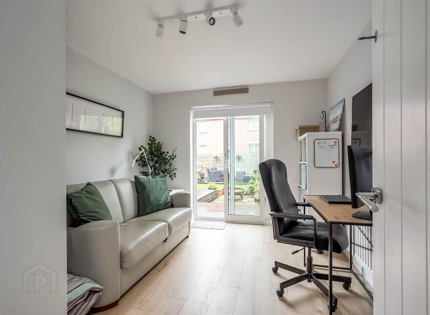 2 Barnetts Chase, Belfast, BT5 7BF