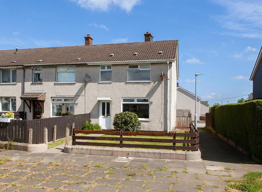 5 Canberra Gardens, Newtownards, BT23 4RN photo