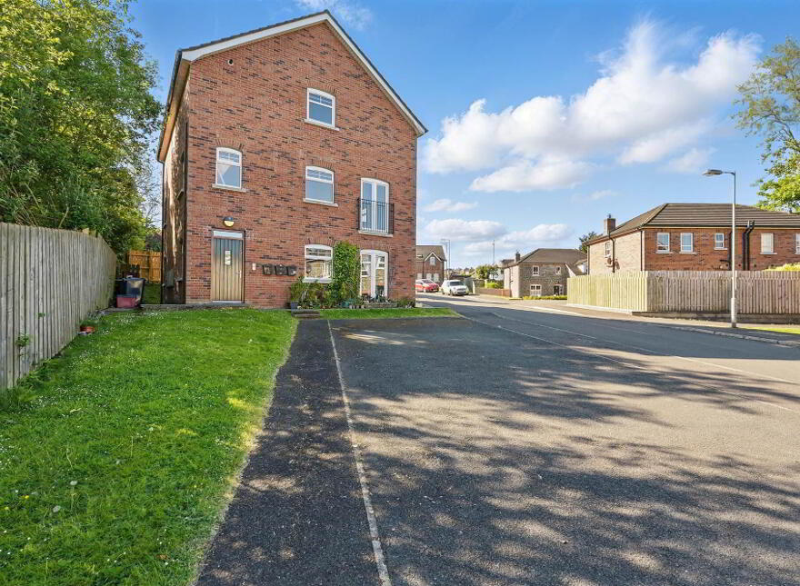 7 Gransha Chase, Dundonald, Belfast, BT16 2FE photo