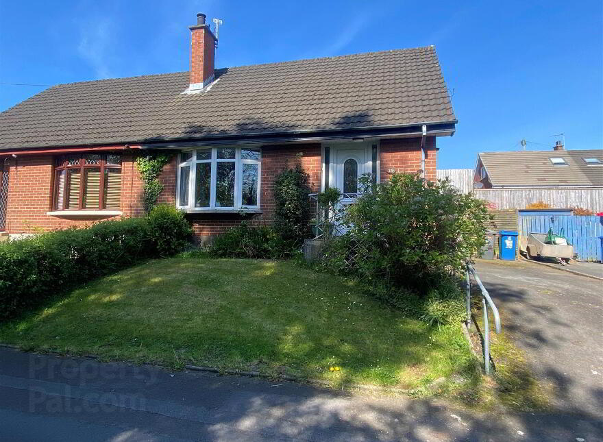 39 Meadowvale Crescent, Bangor, BT19 1HQ photo