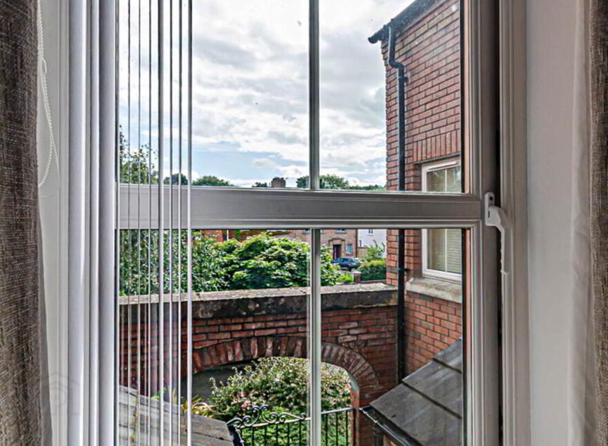6 Kingsway Court, Kings Road, Belfast, BT5 7EW