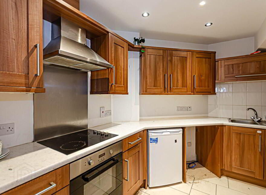 6 Kingsway Court, Kings Road, Belfast, BT5 7EW