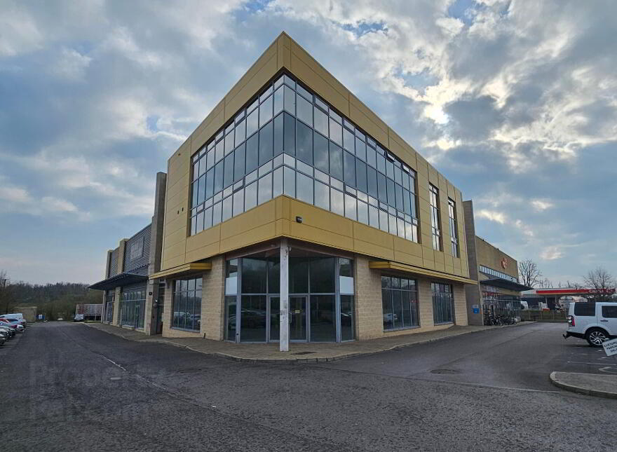Unit 4, Shannonside Retail Park, Dublin Road, Carrick-On-Shannon, N41HE40 photo