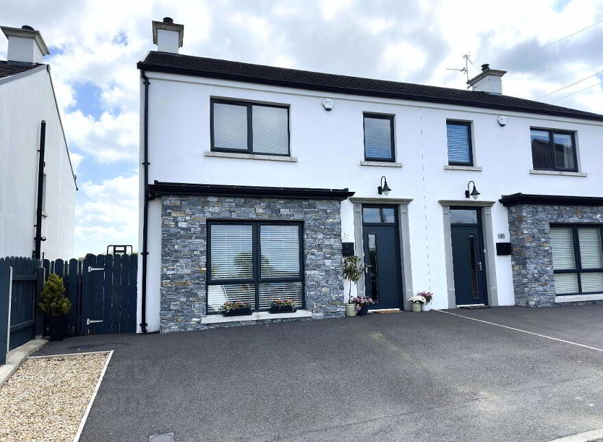 5 Loughans View, Gilford, BT63 6FF photo