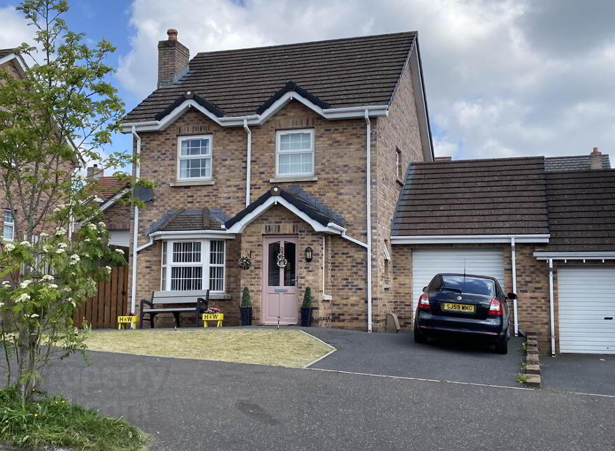 29a Mount Eagles Glen, Dunmurry, Belfast, BT17 0WS photo