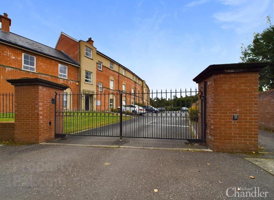 77 Milfort Mews, Dunmurry, Belfast, BT17 9JE photo