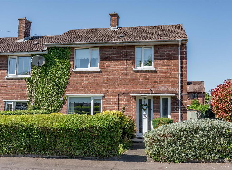 13 Knocknagoney Drive, Belfast, BT4 2QF photo