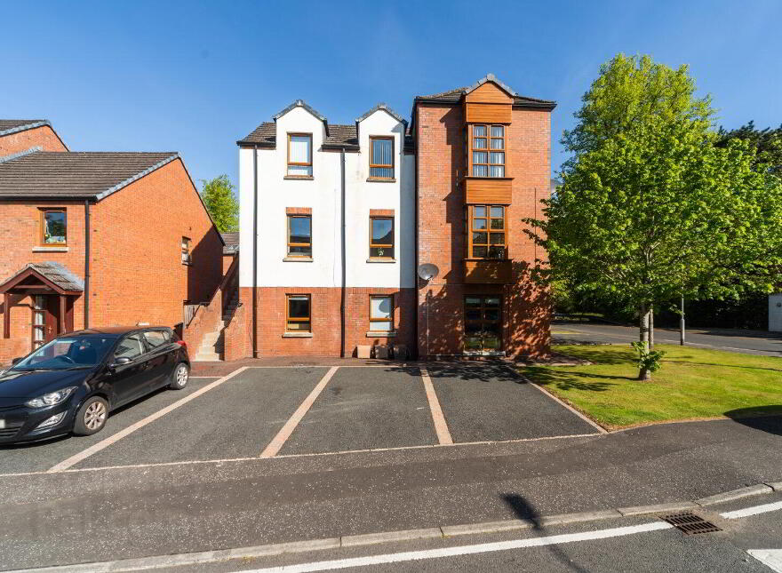 74 Redwood Dale, Dunmurry, Belfast, BT17 9RL photo