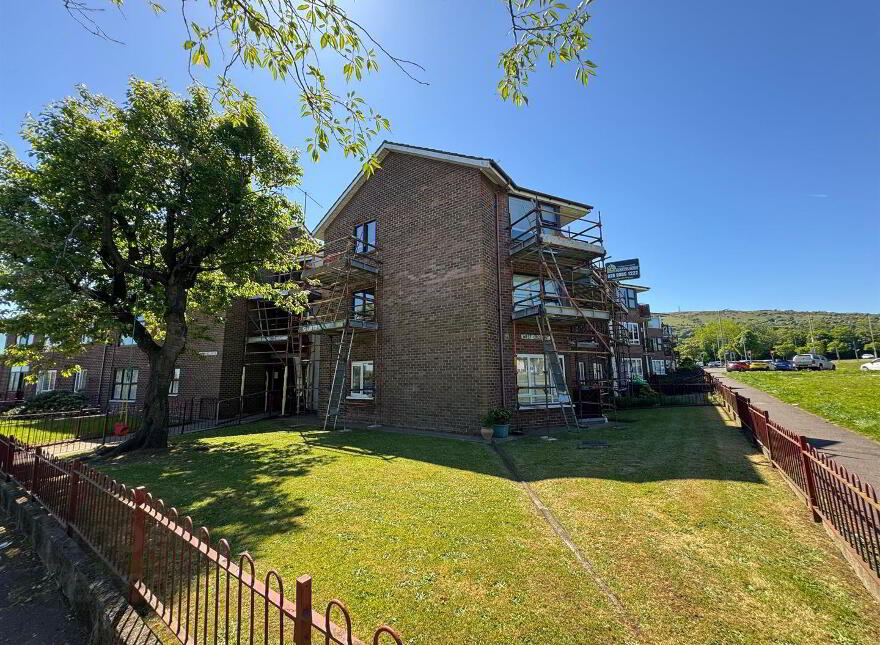 151e Rathmore Drive, Rathcoole, Newtownabbey, BT37 9DR photo
