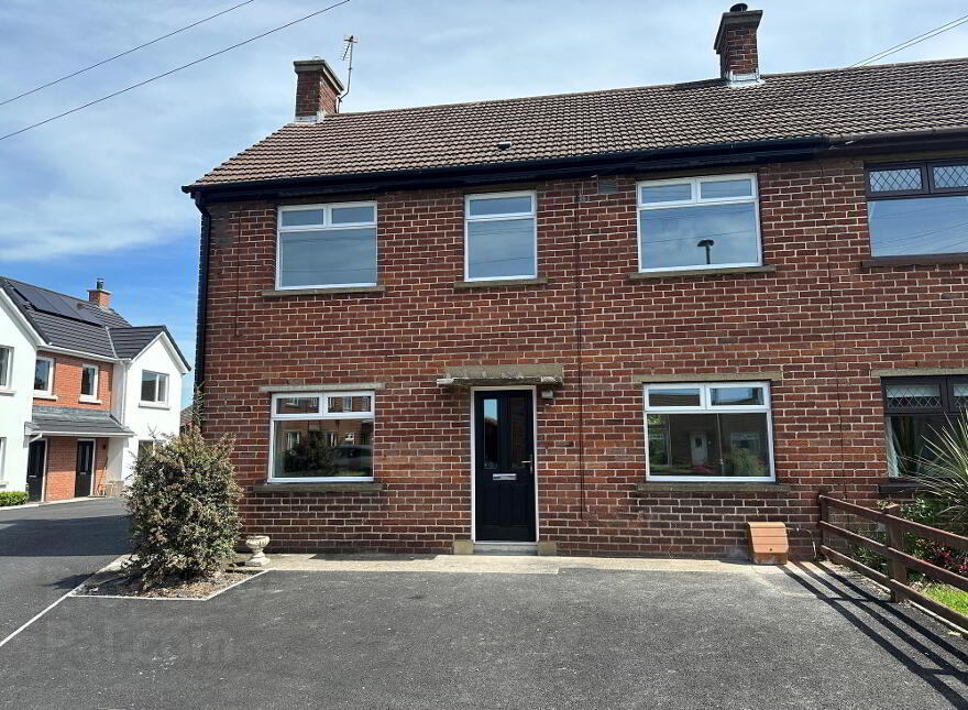 15 Maypole Park, Dromore, BT25 1SH photo