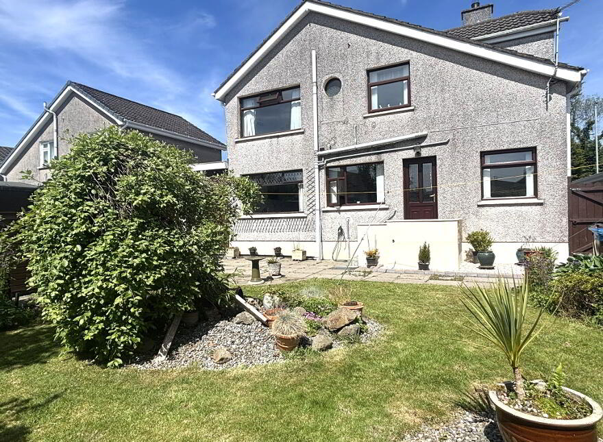 2 Oaklands, Cullybackey, Ballymena, BT42 1DU
