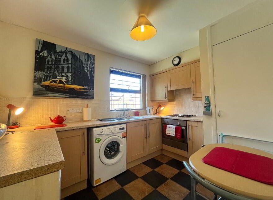 Apt 2, 100 University Avenue, Belfast, BT7 1GY