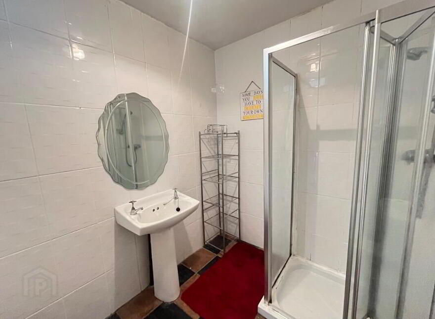 Apt 2, 100 University Avenue, Belfast, BT7 1GY