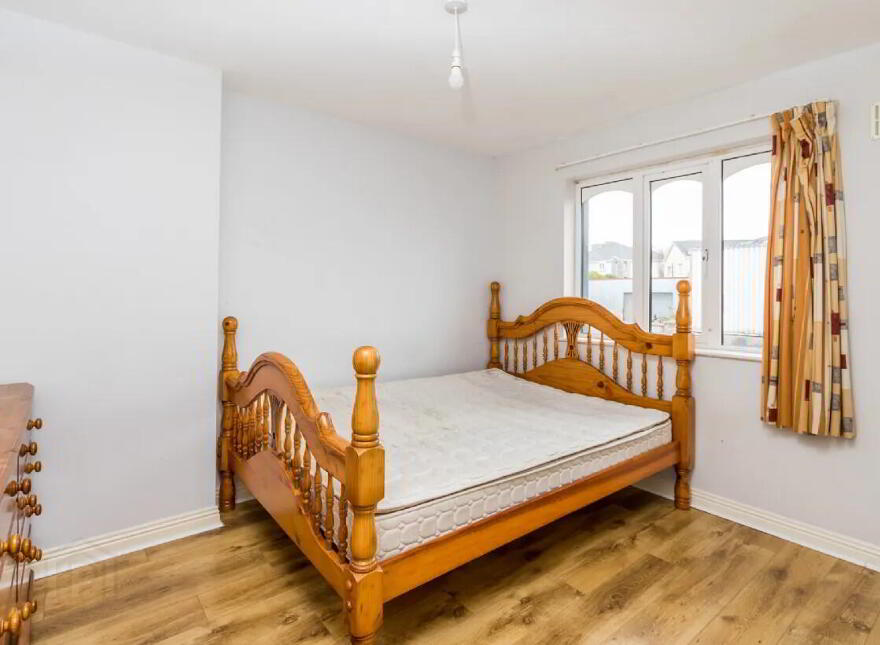 5 Bank Gardens, Henry Street, F42F884