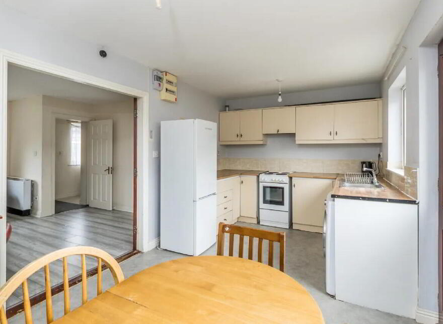 5 Bank Gardens, Henry Street, F42F884