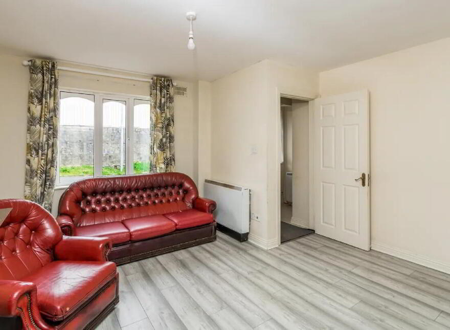 5 Bank Gardens, Henry Street, F42F884
