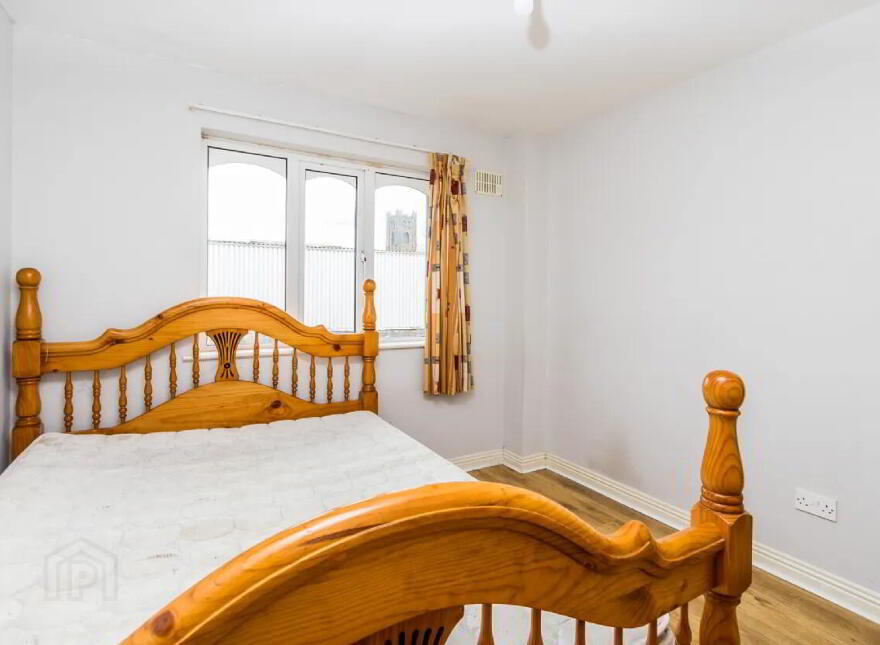 5 Bank Gardens, Henry Street, F42F884
