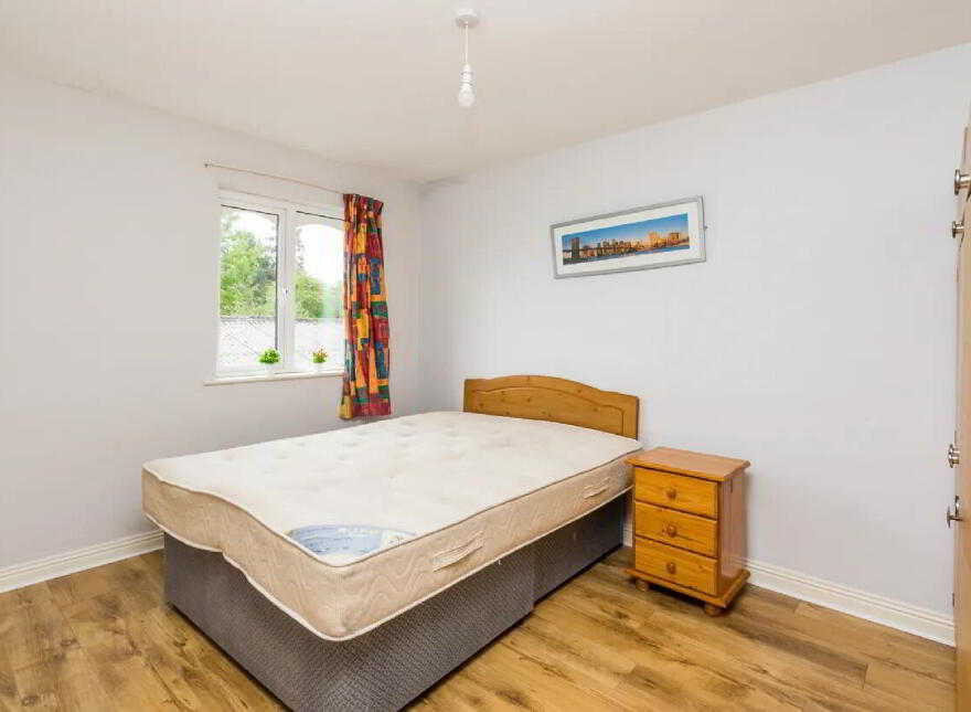 5 Bank Gardens, Henry Street, F42F884