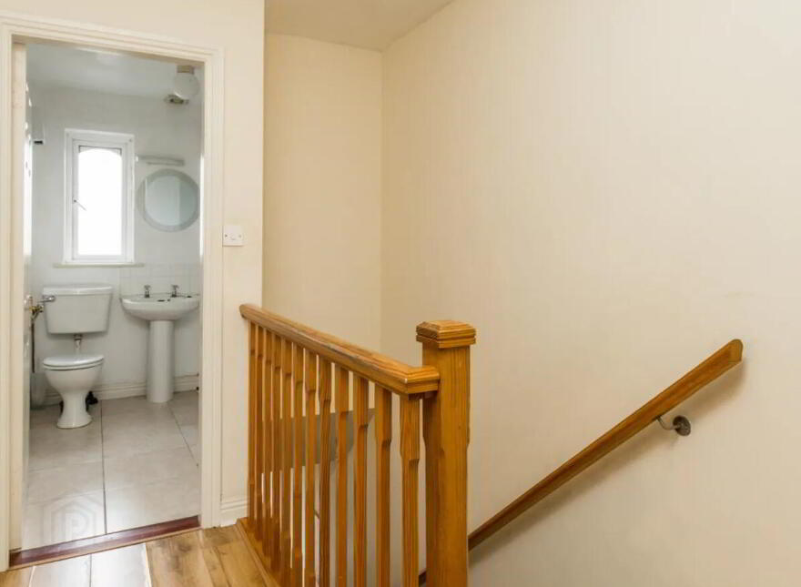 5 Bank Gardens, Henry Street, F42F884
