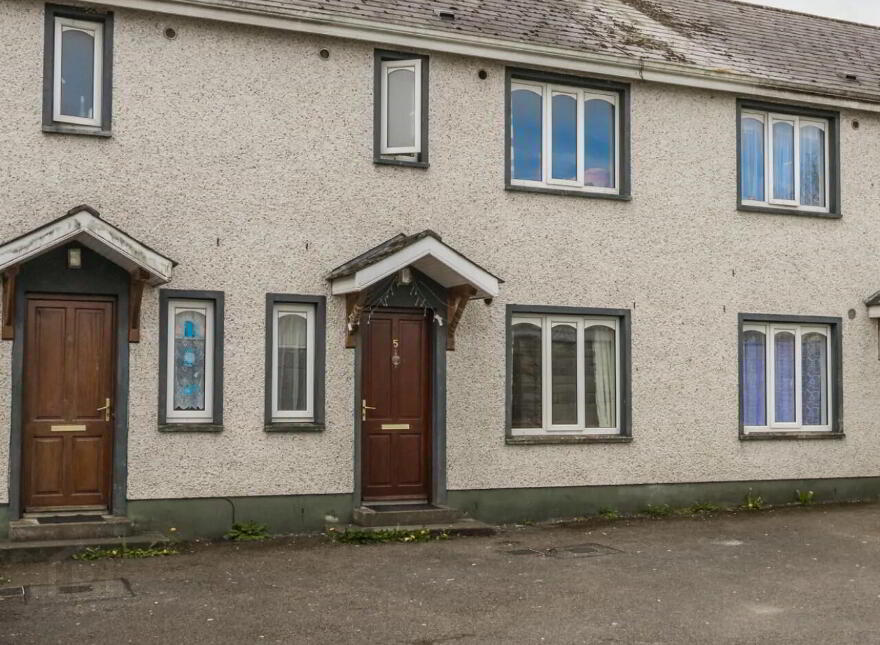 5 Bank Gardens, Henry Street, F42F884