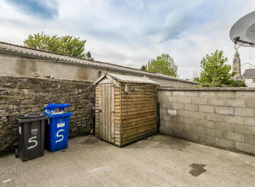 5 Bank Gardens, Henry Street, F42F884