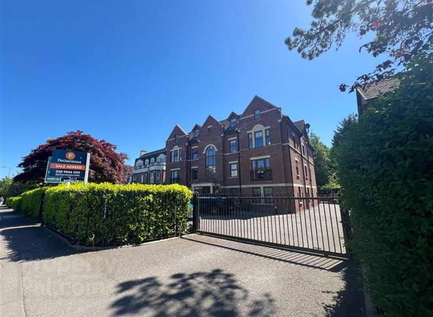 Apt6, 22 Upper Lisburn Road, Belfast, BT10 0AA photo
