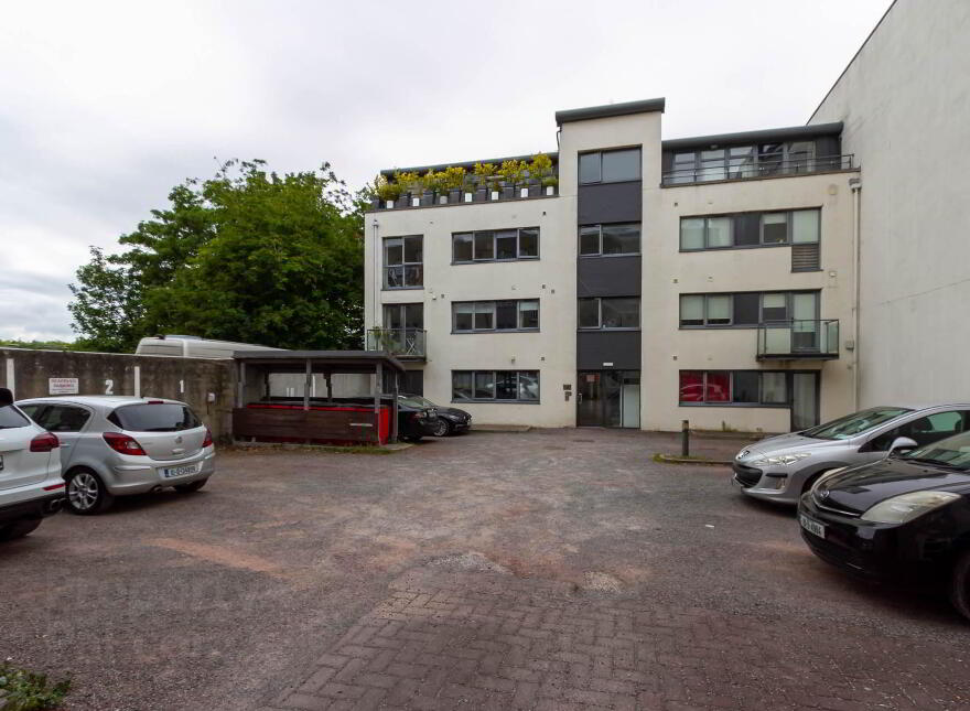 Apartment 52 Leonard`s Court, Clanbrassil Street Lower, Dublin, D08K1C6 photo