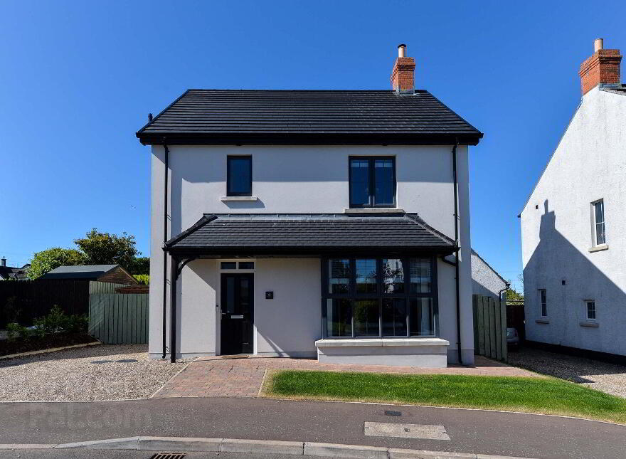 4 Lislaynan Heights, Ballycarry, Carrickfergus, BT38 9TY photo